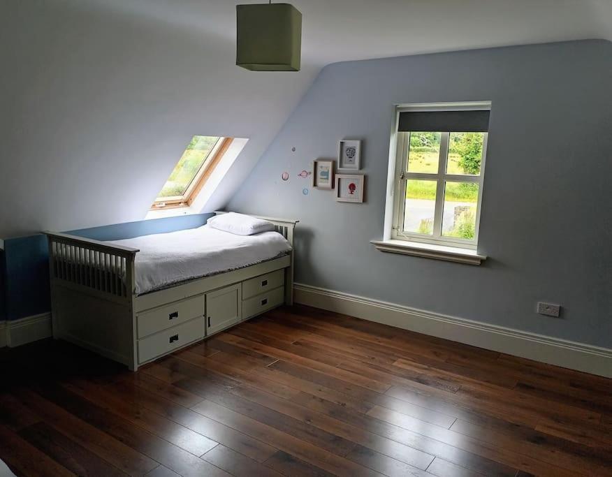Conveniently Located House To Enjoy All Of Kerry Tralee Extérieur photo